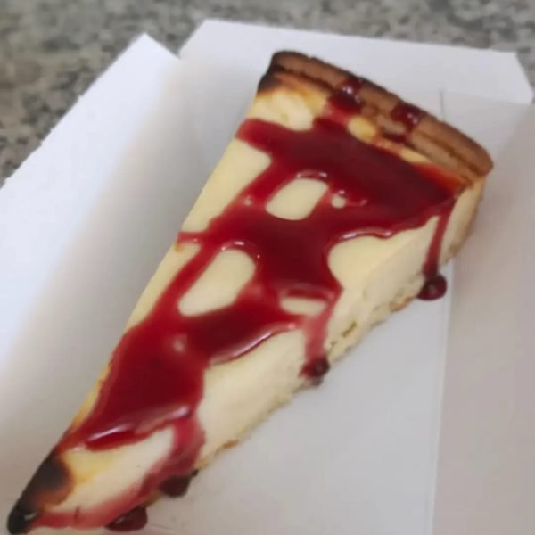 Tarta de queso con frutos del bosque